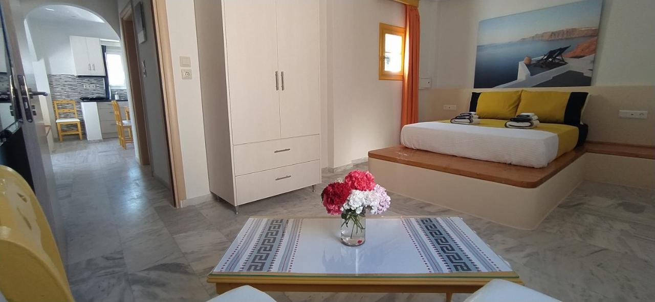 Chariot Apartments Santorini Kamári Zimmer foto