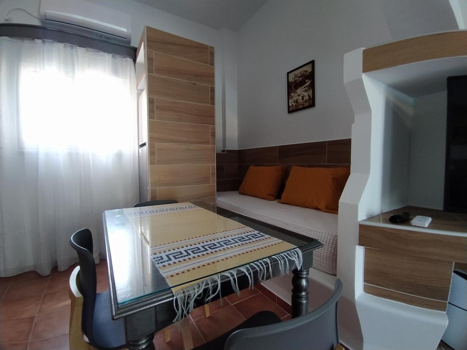 Chariot Apartments Santorini Kamári Zimmer foto